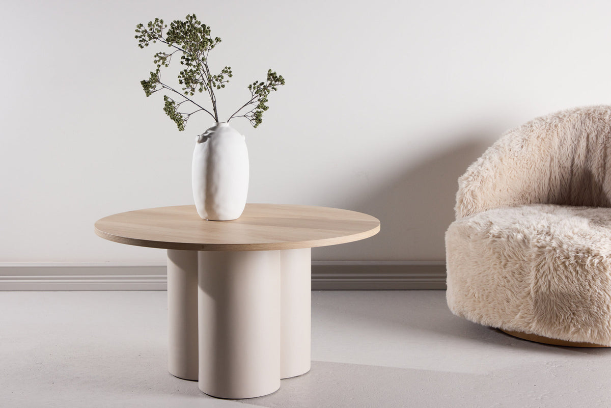 Olivia Sofa-Tisch in Tünche präsentiert im Onlineshop von KAQTU Design AG. Couchtisch ist von Venture Home