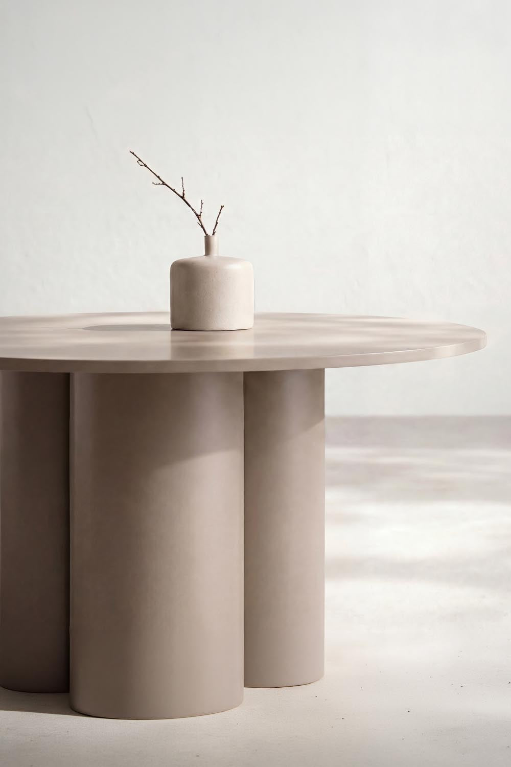 Olivia Sofa-Tisch in Braun präsentiert im Onlineshop von KAQTU Design AG. Beistelltisch ist von Venture Home