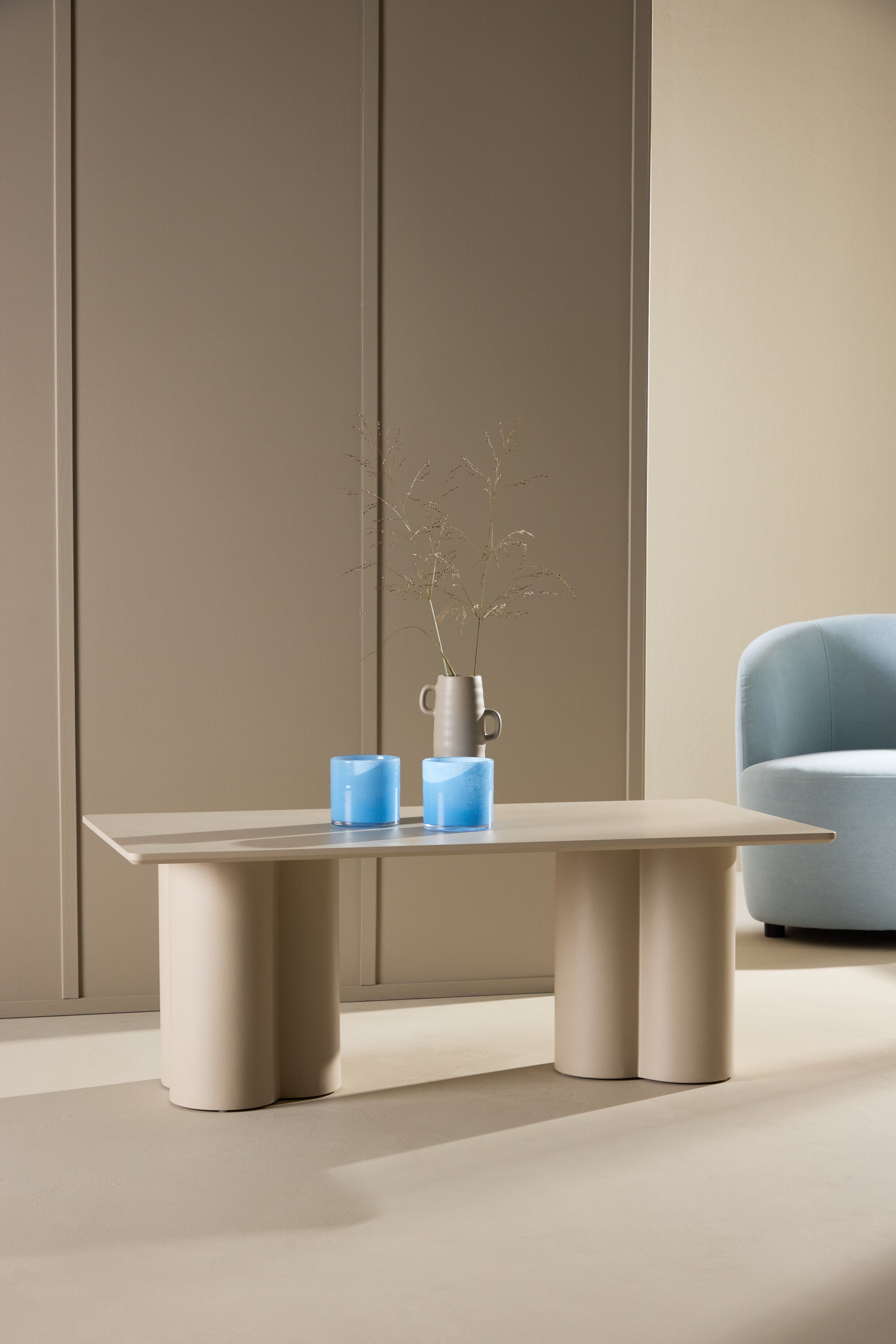 Olivia Sofatisch in Beige präsentiert im Onlineshop von KAQTU Design AG. Beistelltisch ist von Venture Home