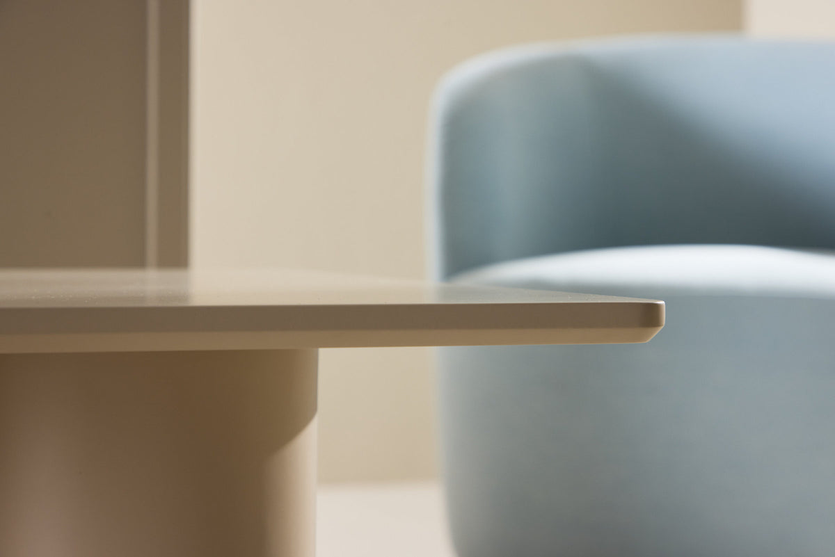 Olivia Sofatisch in Beige präsentiert im Onlineshop von KAQTU Design AG. Beistelltisch ist von Venture Home