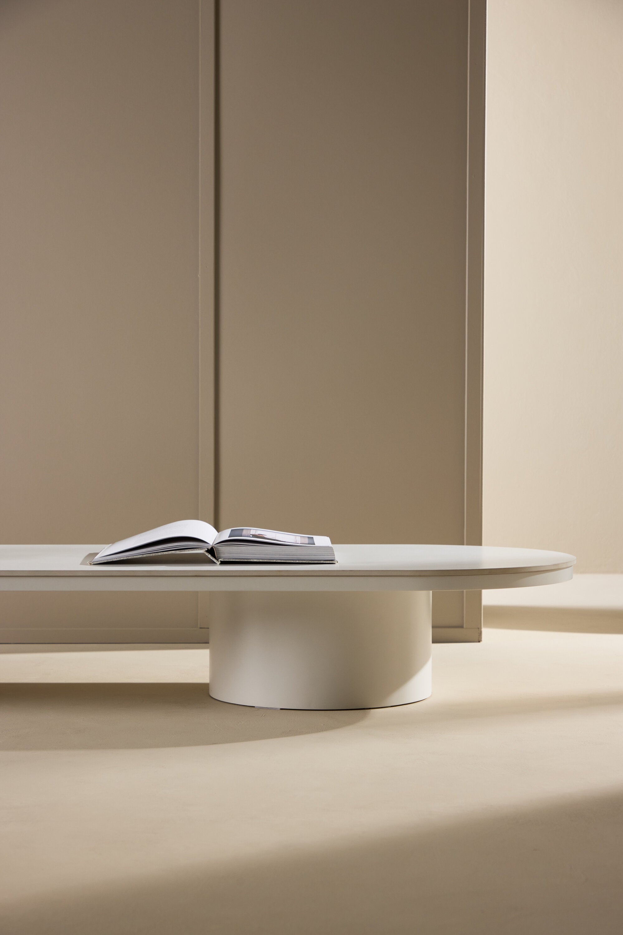 Narvik Sofatisch in Beige präsentiert im Onlineshop von KAQTU Design AG. Beistelltisch ist von Venture Home