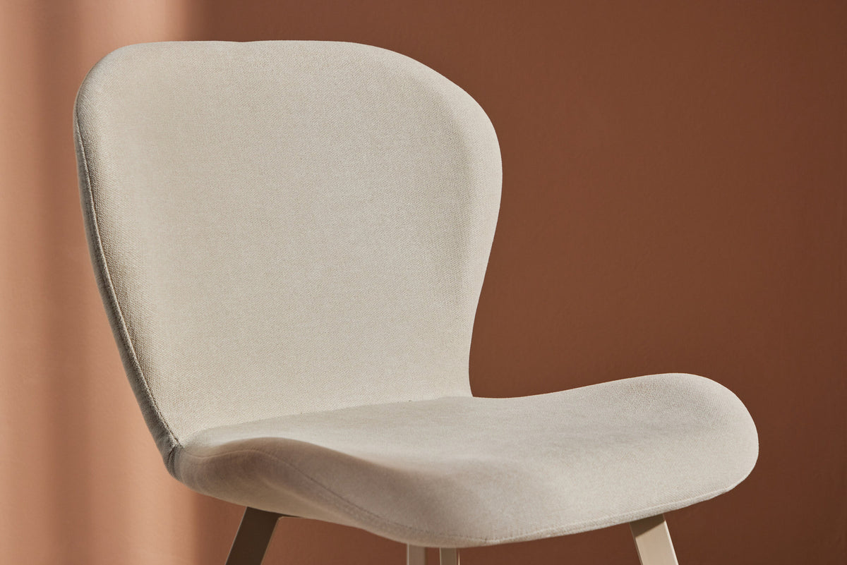 Lilja Esszimmerstuhl in Beige präsentiert im Onlineshop von KAQTU Design AG. Stuhl ist von Venture Home