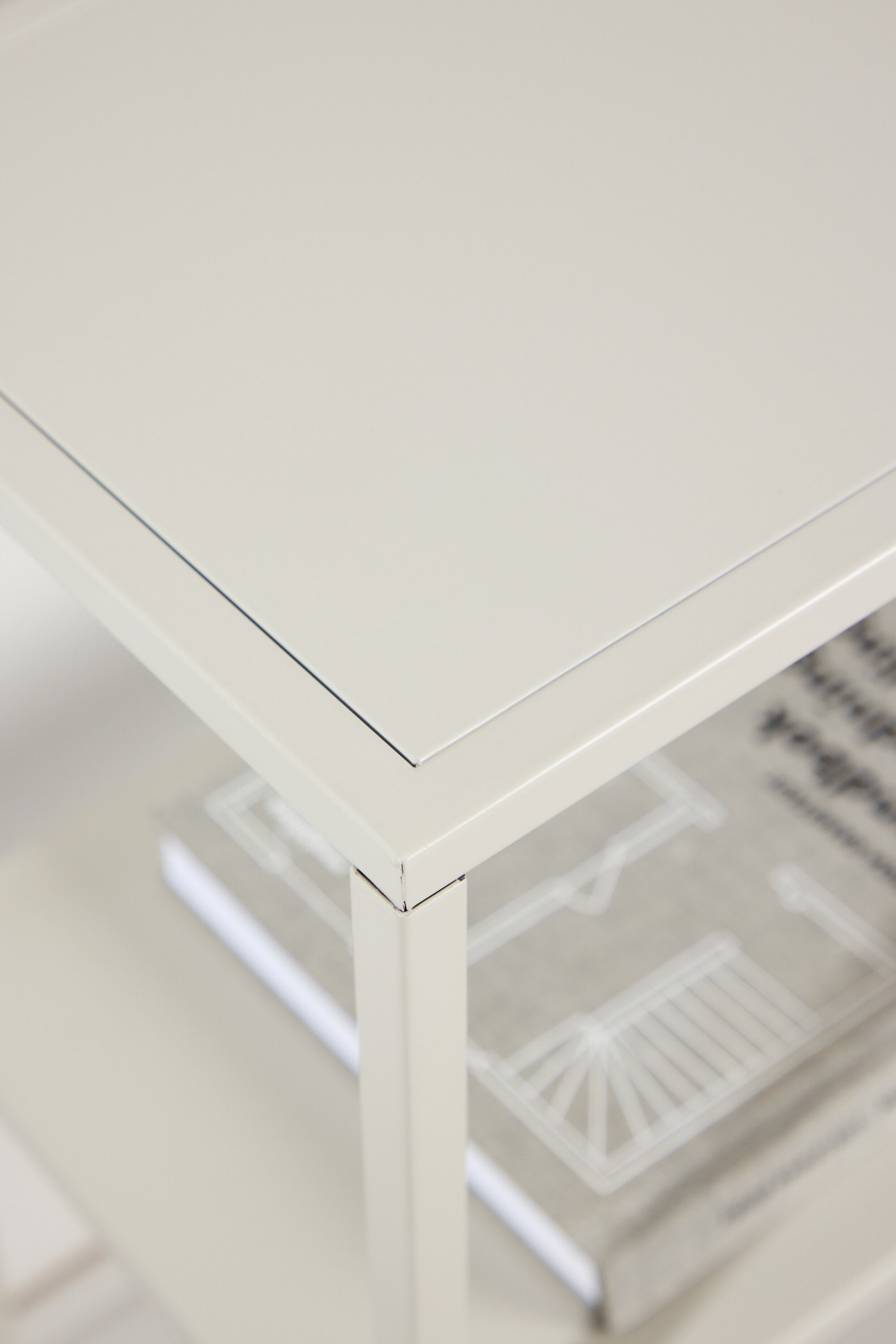 Staal Beistelltisch in Beige präsentiert im Onlineshop von KAQTU Design AG. Beistelltisch ist von Venture Home