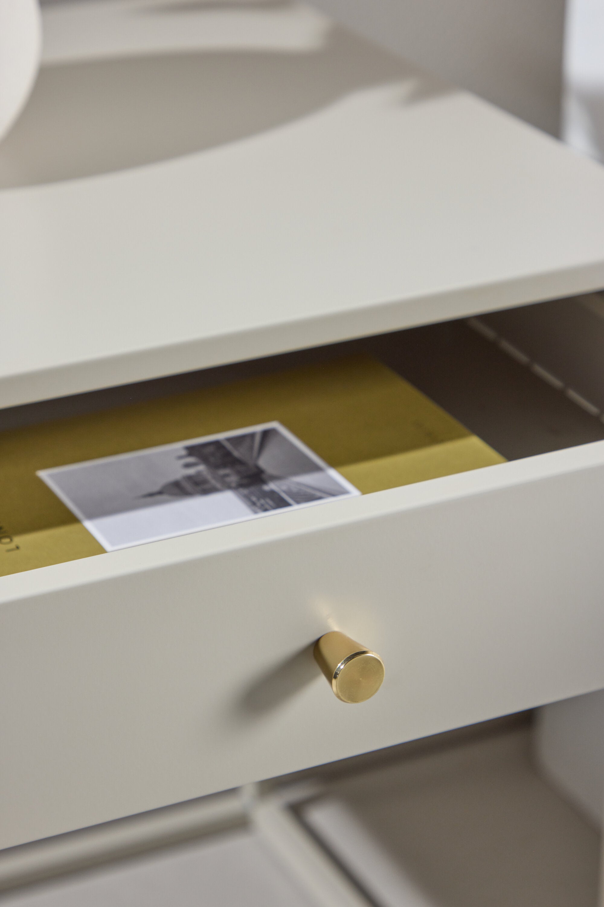 Bakal Cabinet in Beige präsentiert im Onlineshop von KAQTU Design AG. Cabinet ist von Venture Home
