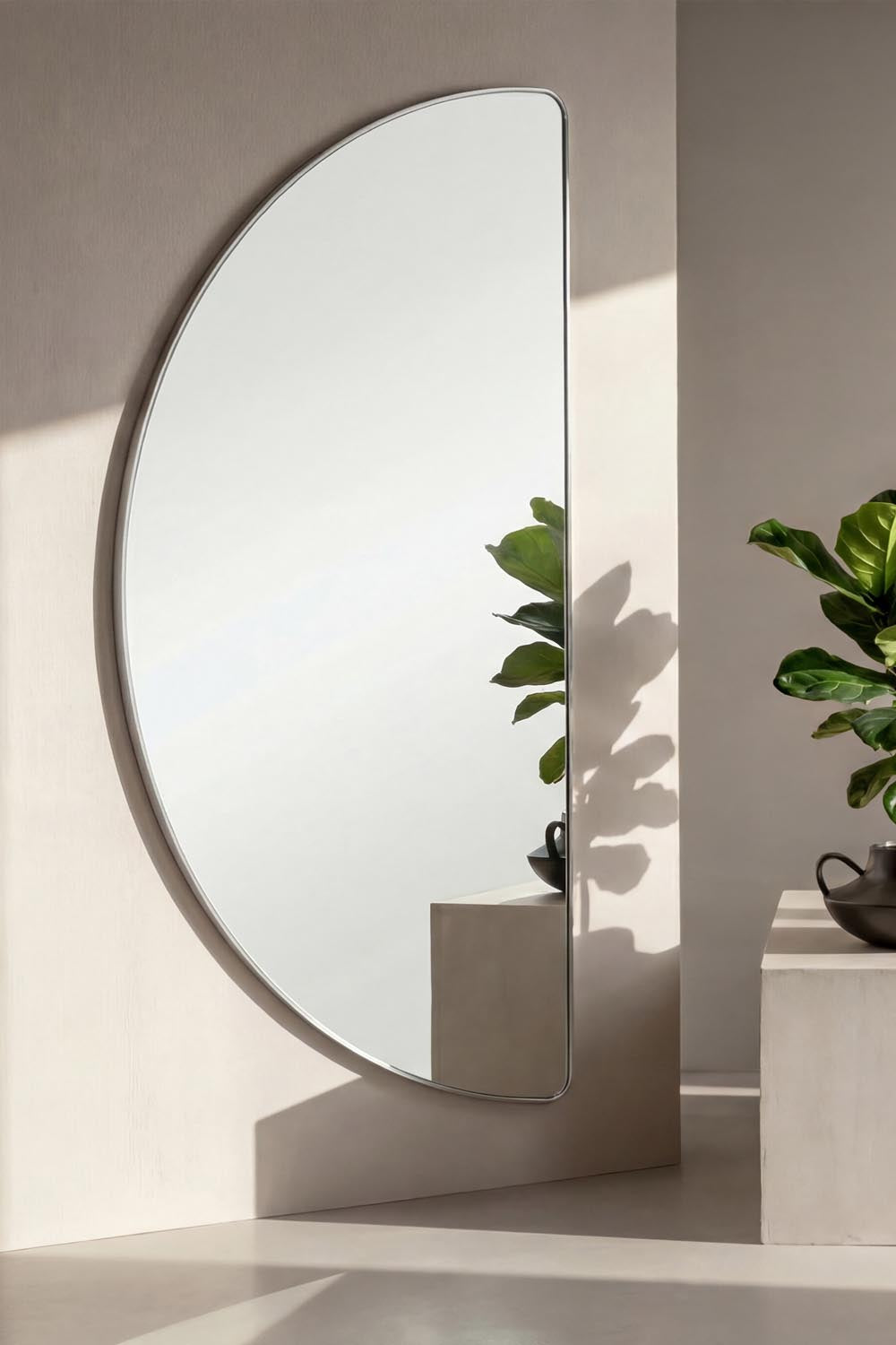 Mona Großes Spiegel in Klar präsentiert im Onlineshop von KAQTU Design AG. Spiegel ist von Venture Home