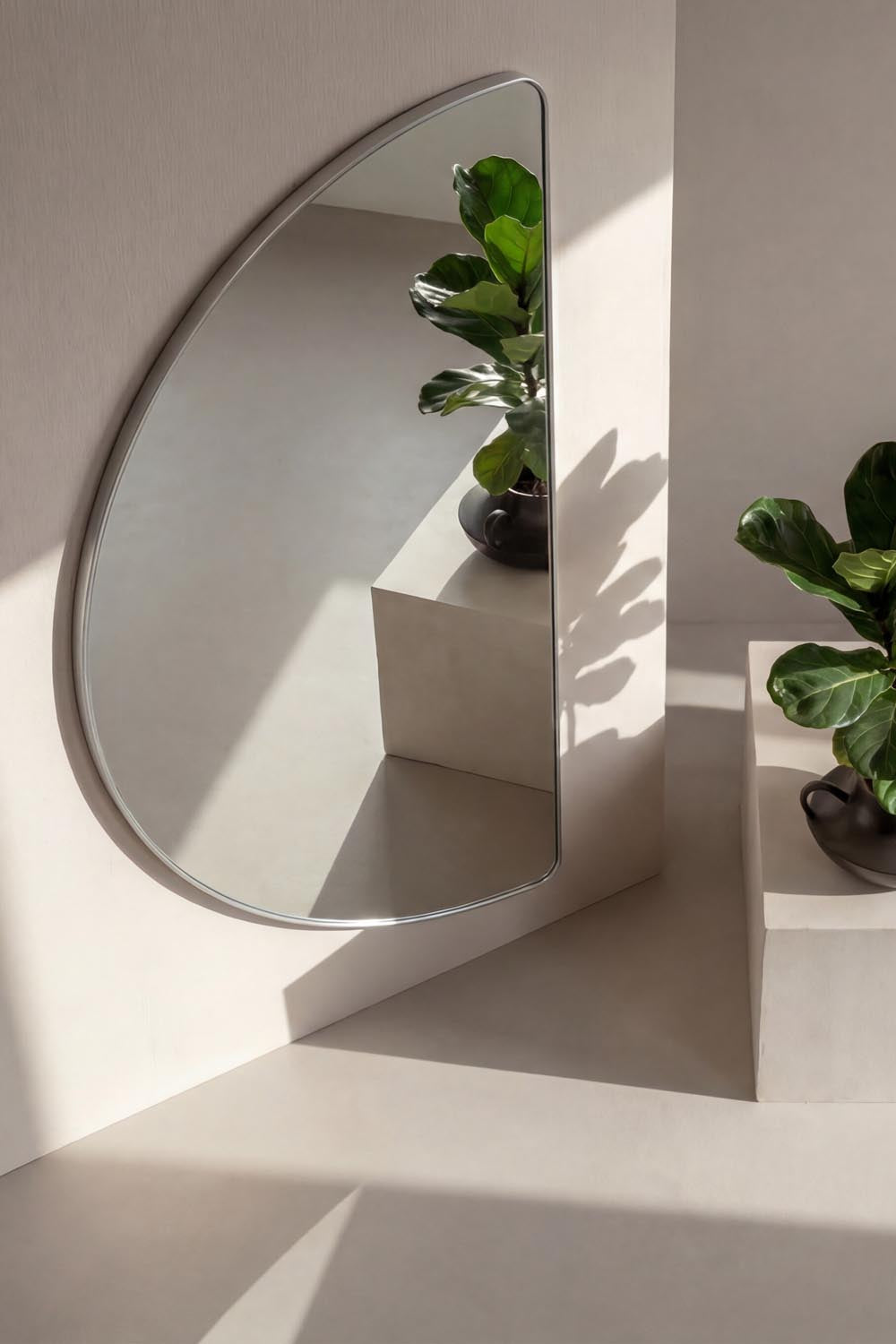 Mona Großes Spiegel in Klar präsentiert im Onlineshop von KAQTU Design AG. Spiegel ist von Venture Home