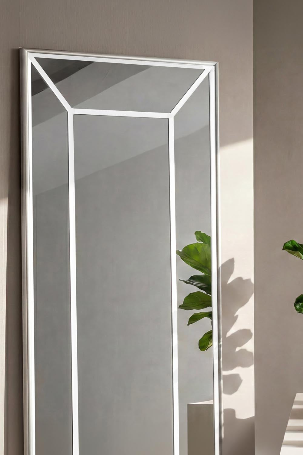 Lojf Großer Spiegel in Klar präsentiert im Onlineshop von KAQTU Design AG. Spiegel ist von Venture Home