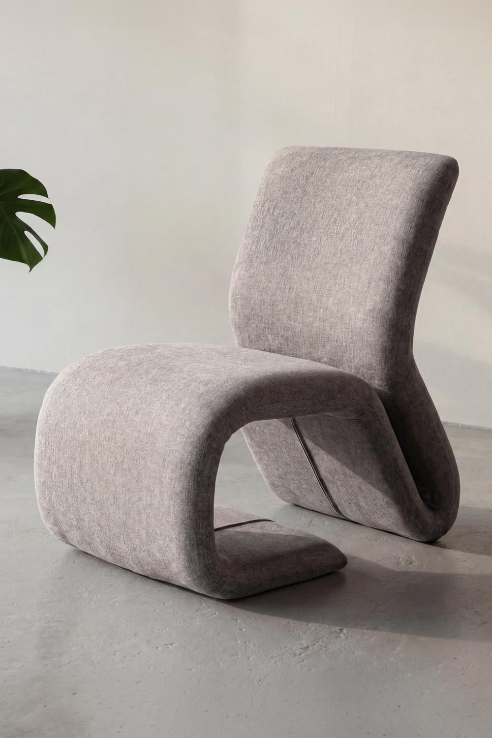 Rulls Sessel in Braun präsentiert im Onlineshop von KAQTU Design AG. Sessel mit Armlehnen ist von Venture Home