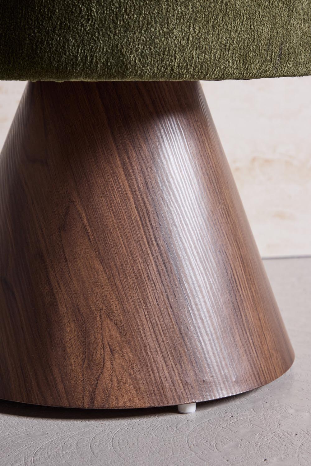 Lanzo Pouf in Grün präsentiert im Onlineshop von KAQTU Design AG. Pouf ist von Venture Home