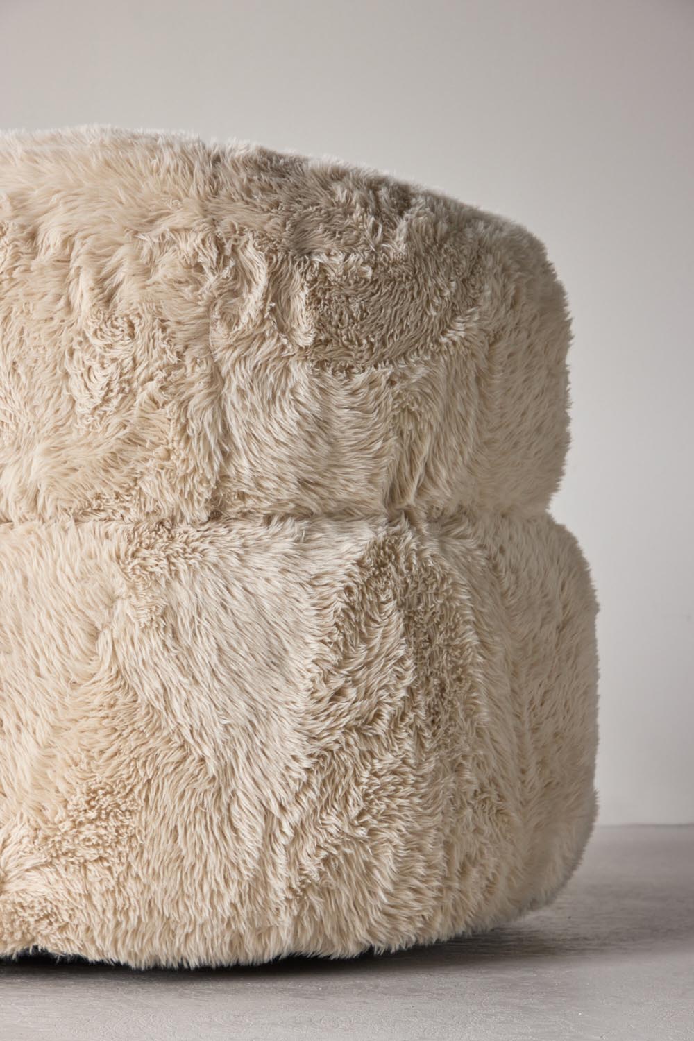 Gert Sessel in Offwhite präsentiert im Onlineshop von KAQTU Design AG. Sessel mit Armlehnen ist von Venture Home