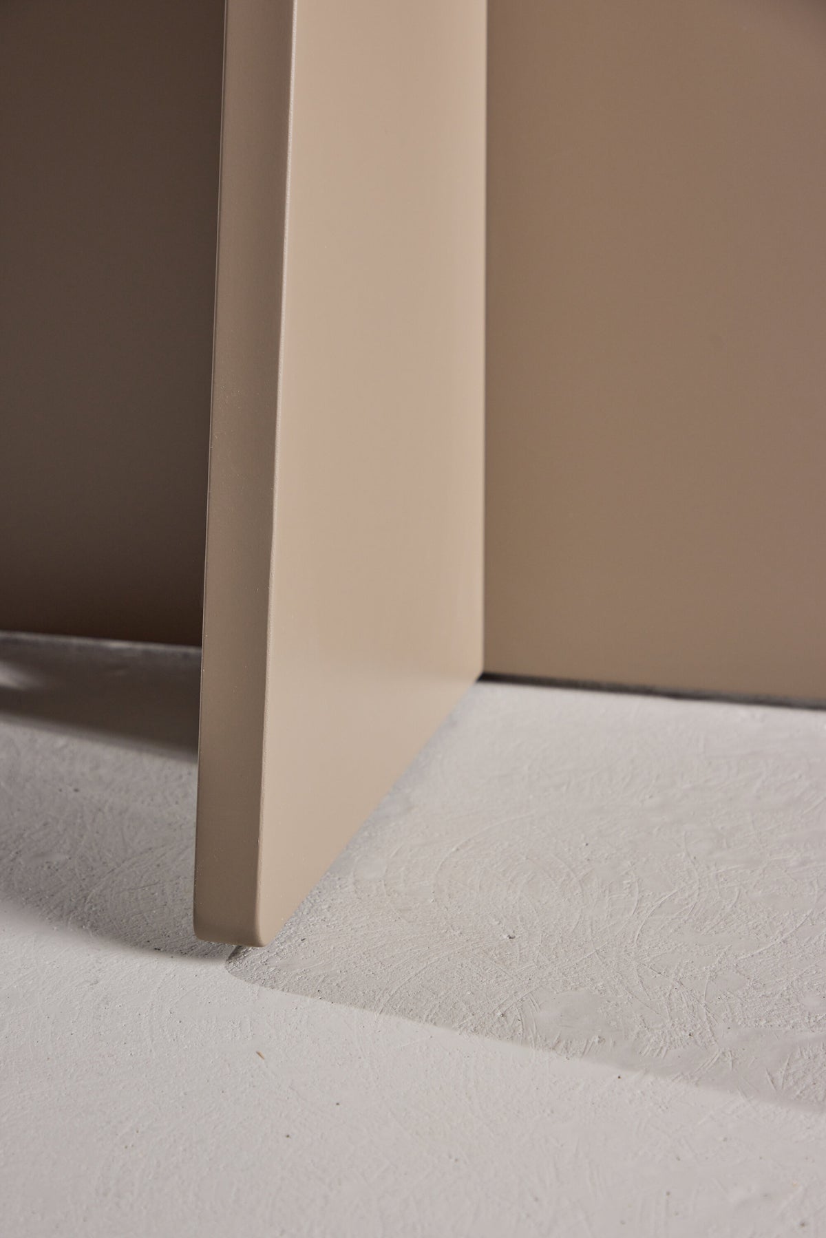 Bootcut Rund-Esstisch in Beige präsentiert im Onlineshop von KAQTU Design AG. Esstisch ist von Venture Home
