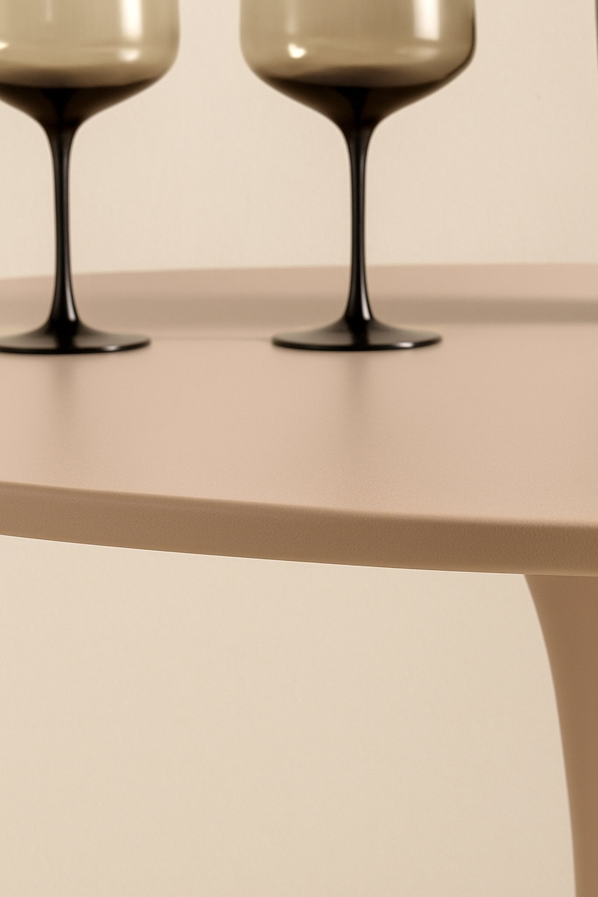 Glade Esstisch rund in Beige präsentiert im Onlineshop von KAQTU Design AG. Esstisch ist von Venture Home