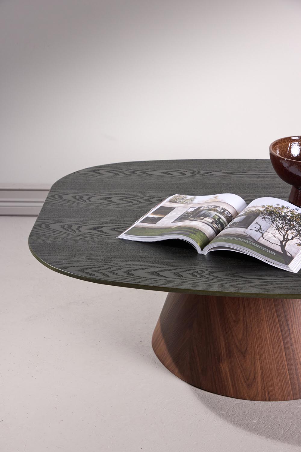 Lanzo Beistelltisch in Dunkelgrün präsentiert im Onlineshop von KAQTU Design AG. Beistelltisch ist von Venture Home