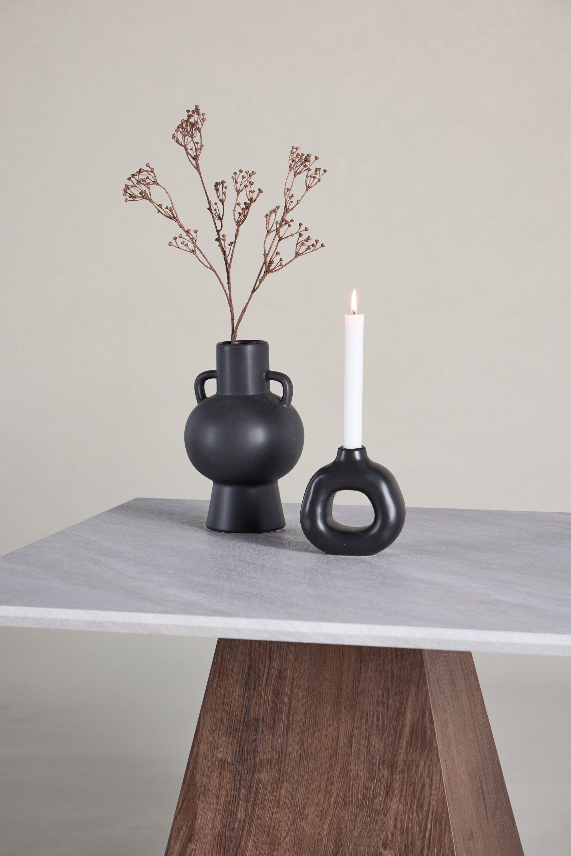 Cael Sofatisch in Hellgrau präsentiert im Onlineshop von KAQTU Design AG. Beistelltisch ist von Venture Home