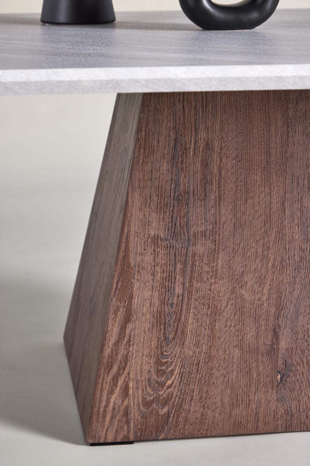 Cael Sofatisch in Hellgrau präsentiert im Onlineshop von KAQTU Design AG. Beistelltisch ist von Venture Home