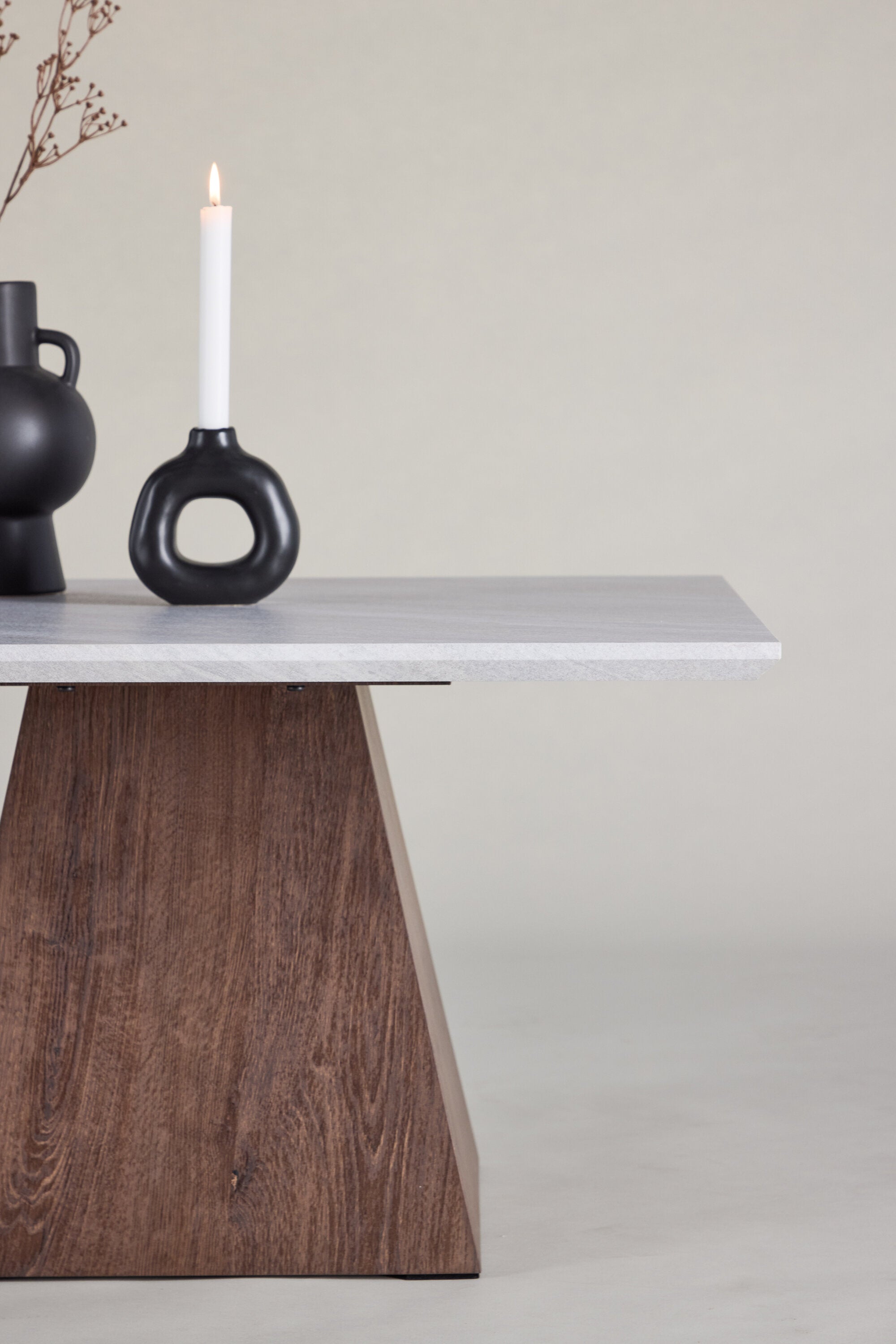 Cael Sofatisch in Hellgrau präsentiert im Onlineshop von KAQTU Design AG. Beistelltisch ist von Venture Home