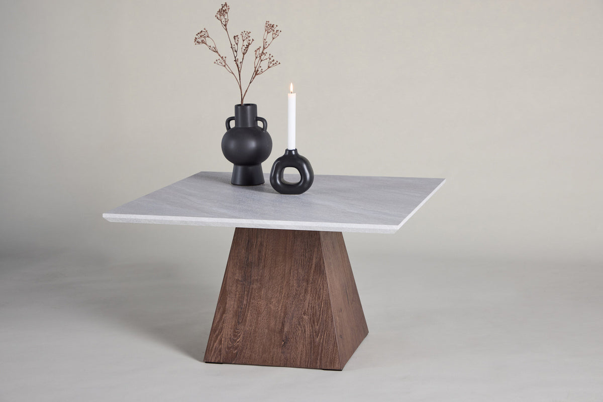 Cael Sofatisch in Hellgrau präsentiert im Onlineshop von KAQTU Design AG. Beistelltisch ist von Venture Home