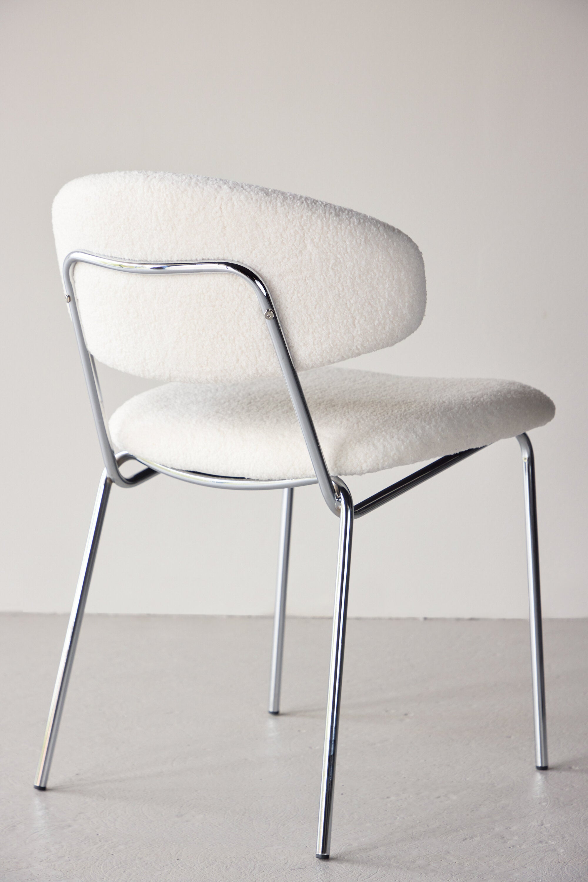 Chico Esszimmerstuhl in Weiß präsentiert im Onlineshop von KAQTU Design AG. Stuhl ist von Venture Home