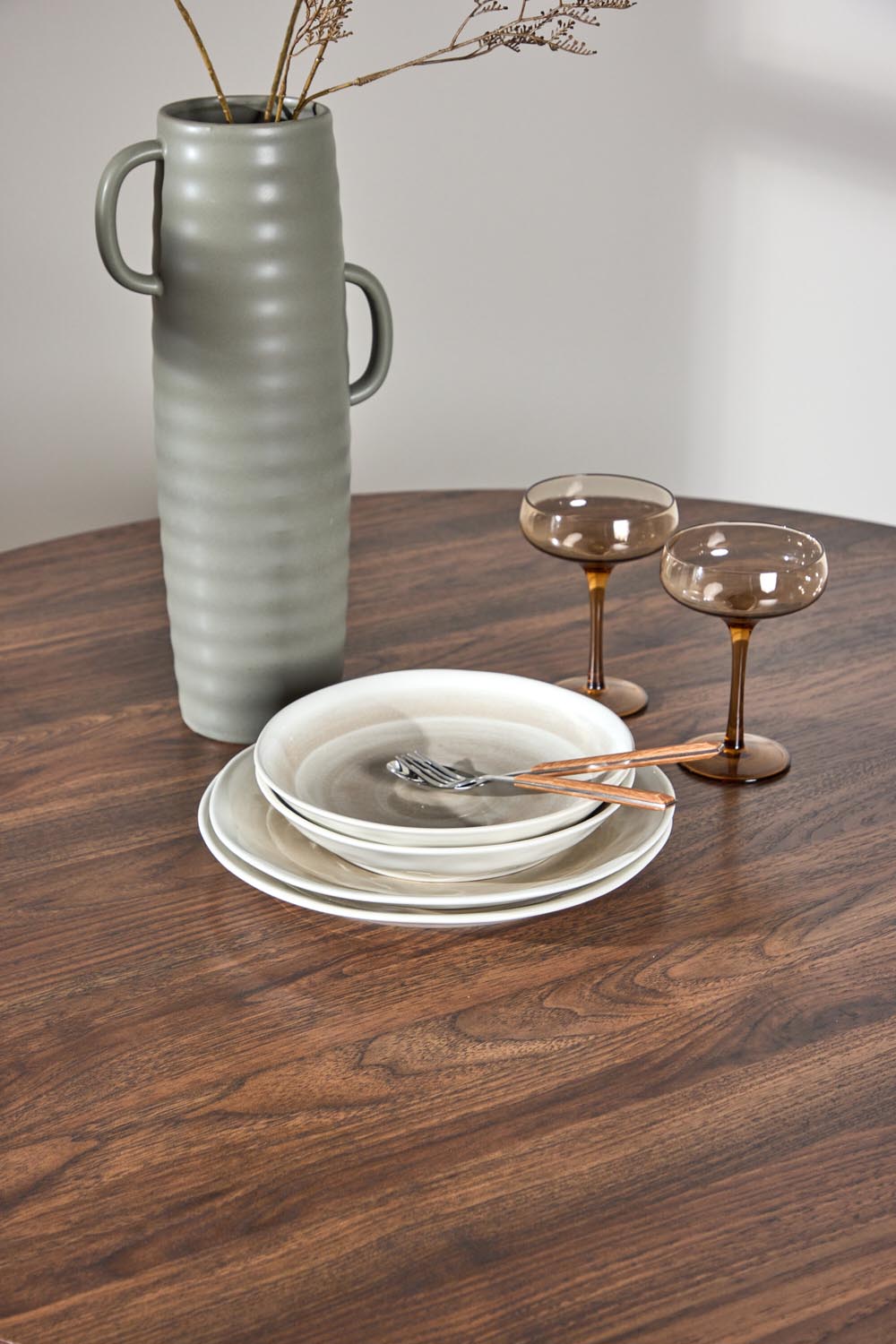 Durango Esstisch rund in Walnuss präsentiert im Onlineshop von KAQTU Design AG. Esstisch ist von Venture Home