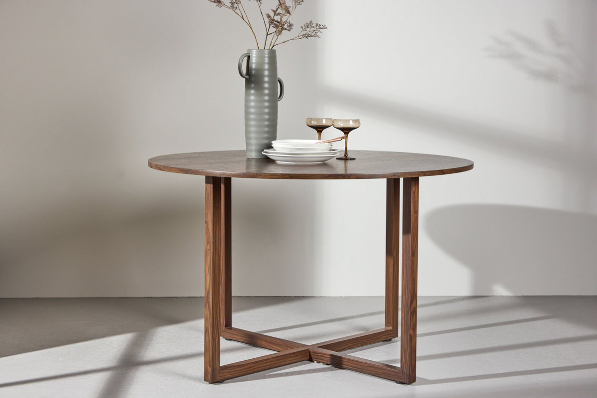 Durango Esstisch rund in Walnuss präsentiert im Onlineshop von KAQTU Design AG. Esstisch ist von Venture Home