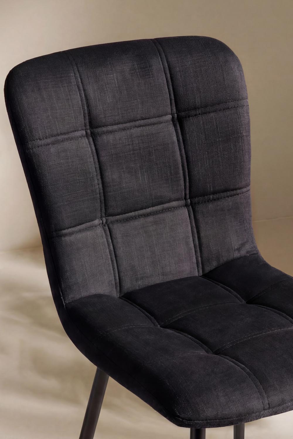Punsch Esszimmerstuhl in Schwarz präsentiert im Onlineshop von KAQTU Design AG. Stuhl ist von Venture Home