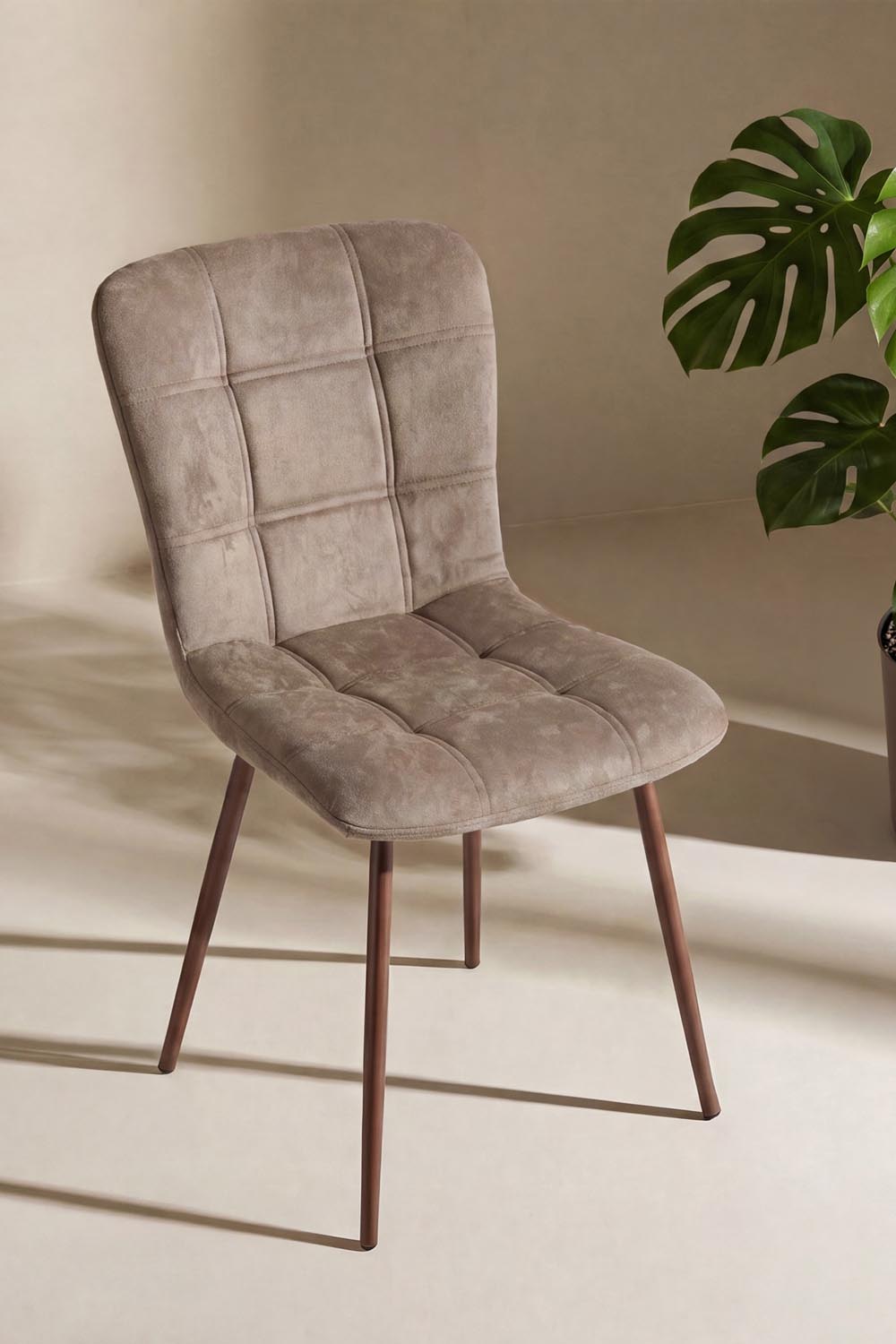 Punsch Esszimmerstuhl in Braun präsentiert im Onlineshop von KAQTU Design AG. Stuhl ist von Venture Home