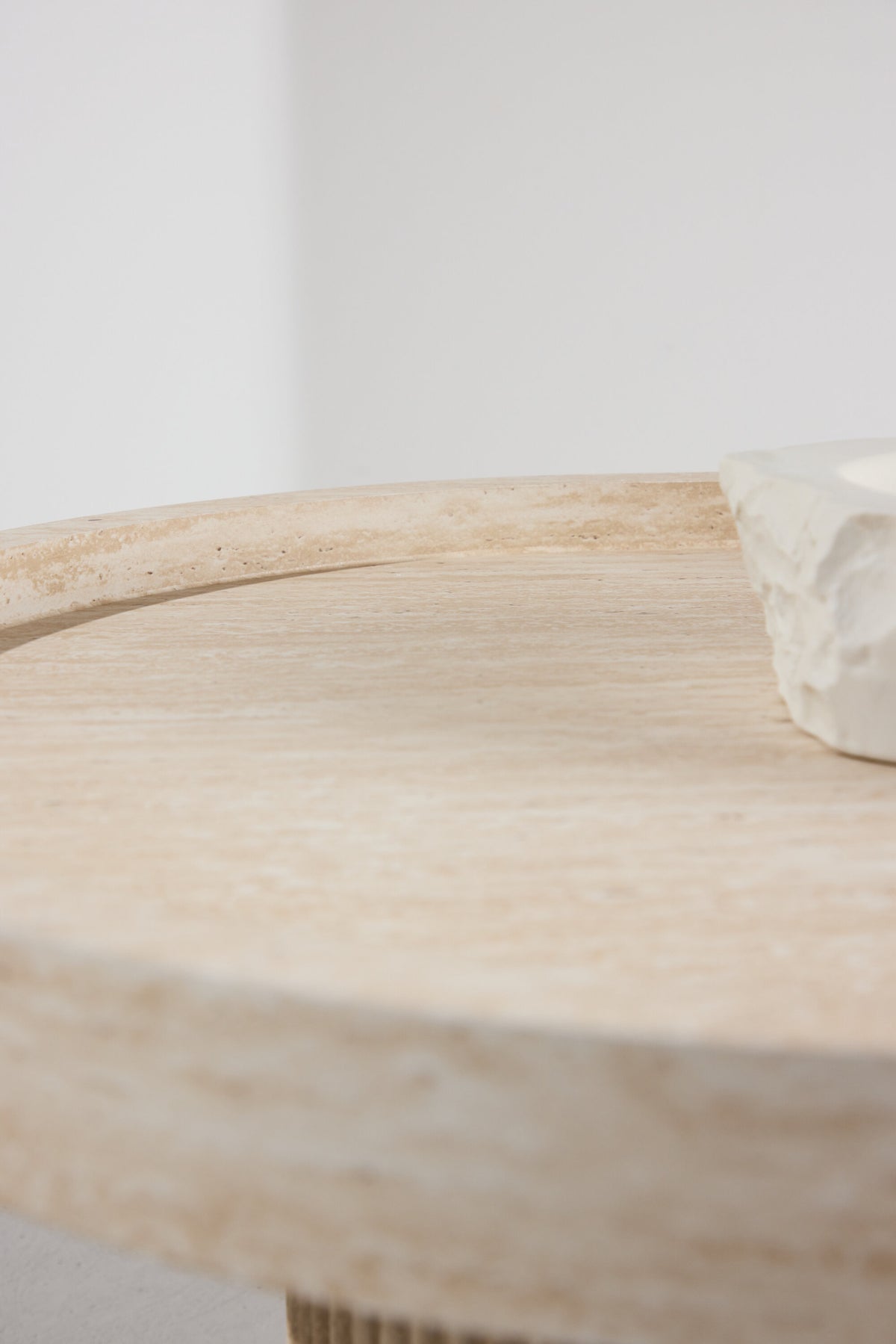 Krille Sofatisch in Beige präsentiert im Onlineshop von KAQTU Design AG. Beistelltisch ist von Venture Home