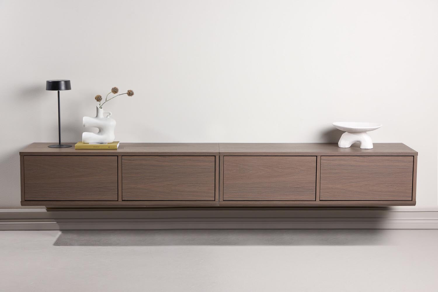 Dragh TV Möbel in Mokka präsentiert im Onlineshop von KAQTU Design AG. TV-Möbel ist von Venture Home