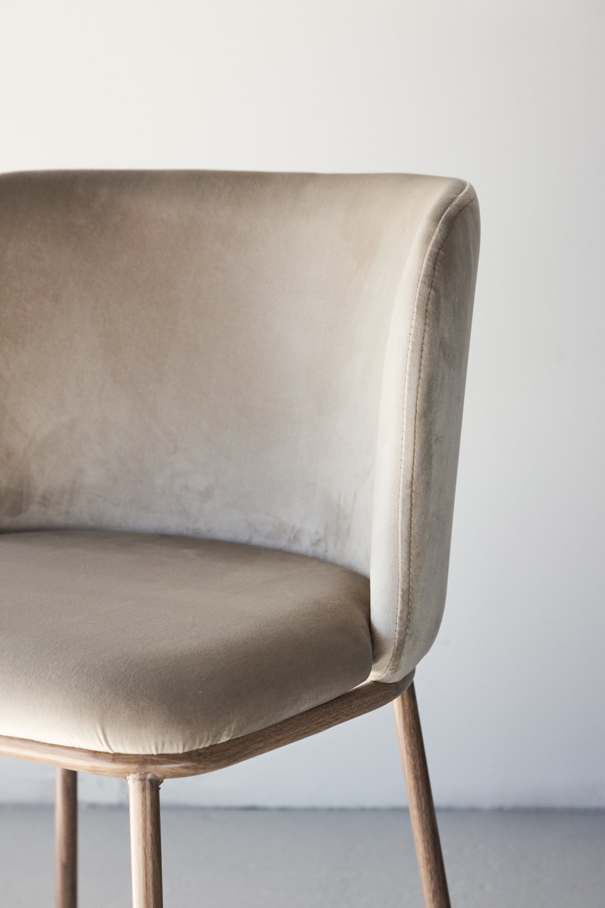 Edina Esszimmerstuhl in Beige präsentiert im Onlineshop von KAQTU Design AG. Stuhl ist von Venture Home