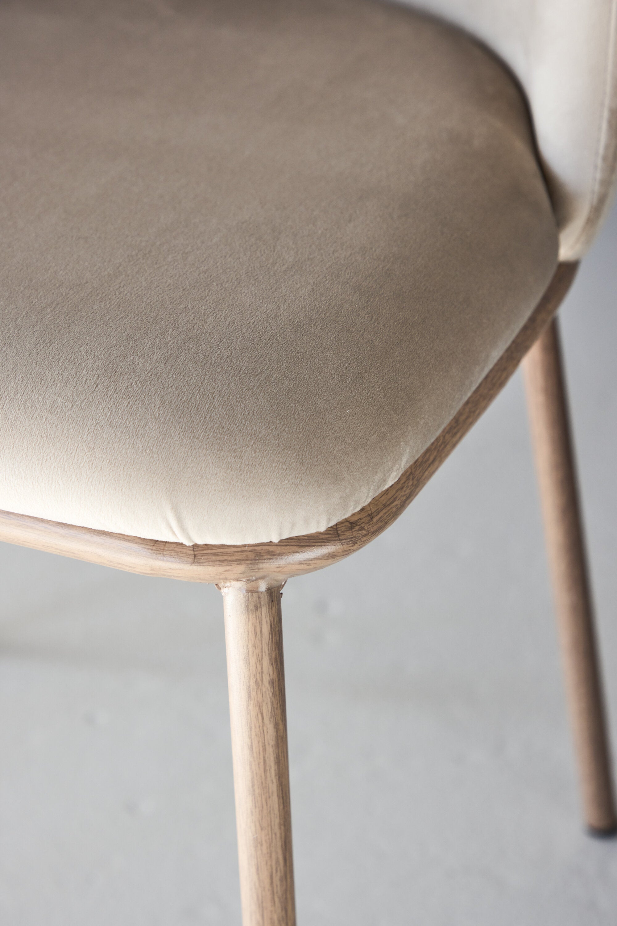 Edina Esszimmerstuhl in Beige präsentiert im Onlineshop von KAQTU Design AG. Stuhl ist von Venture Home