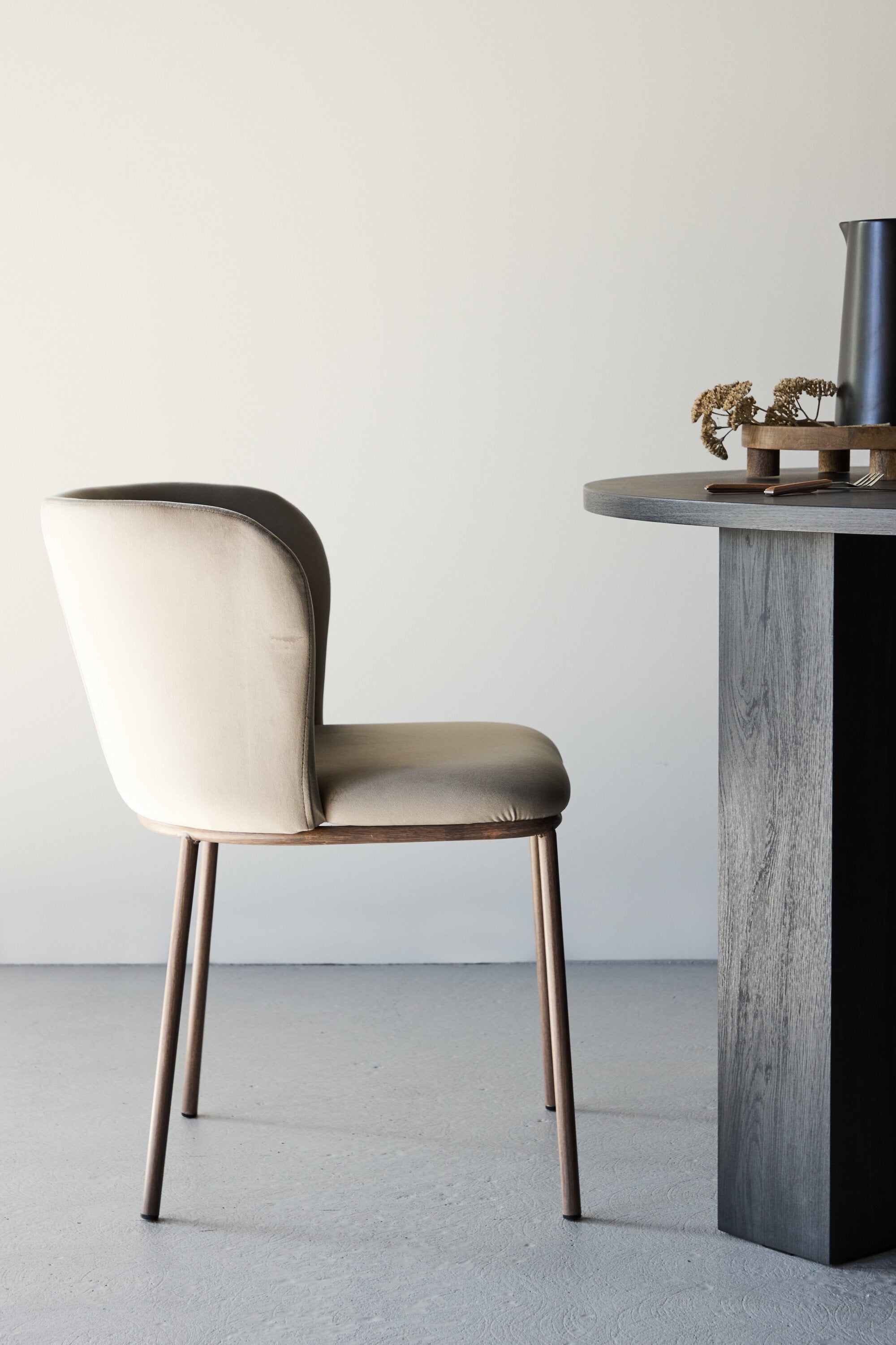 Edina Esszimmerstuhl in Beige präsentiert im Onlineshop von KAQTU Design AG. Stuhl ist von Venture Home