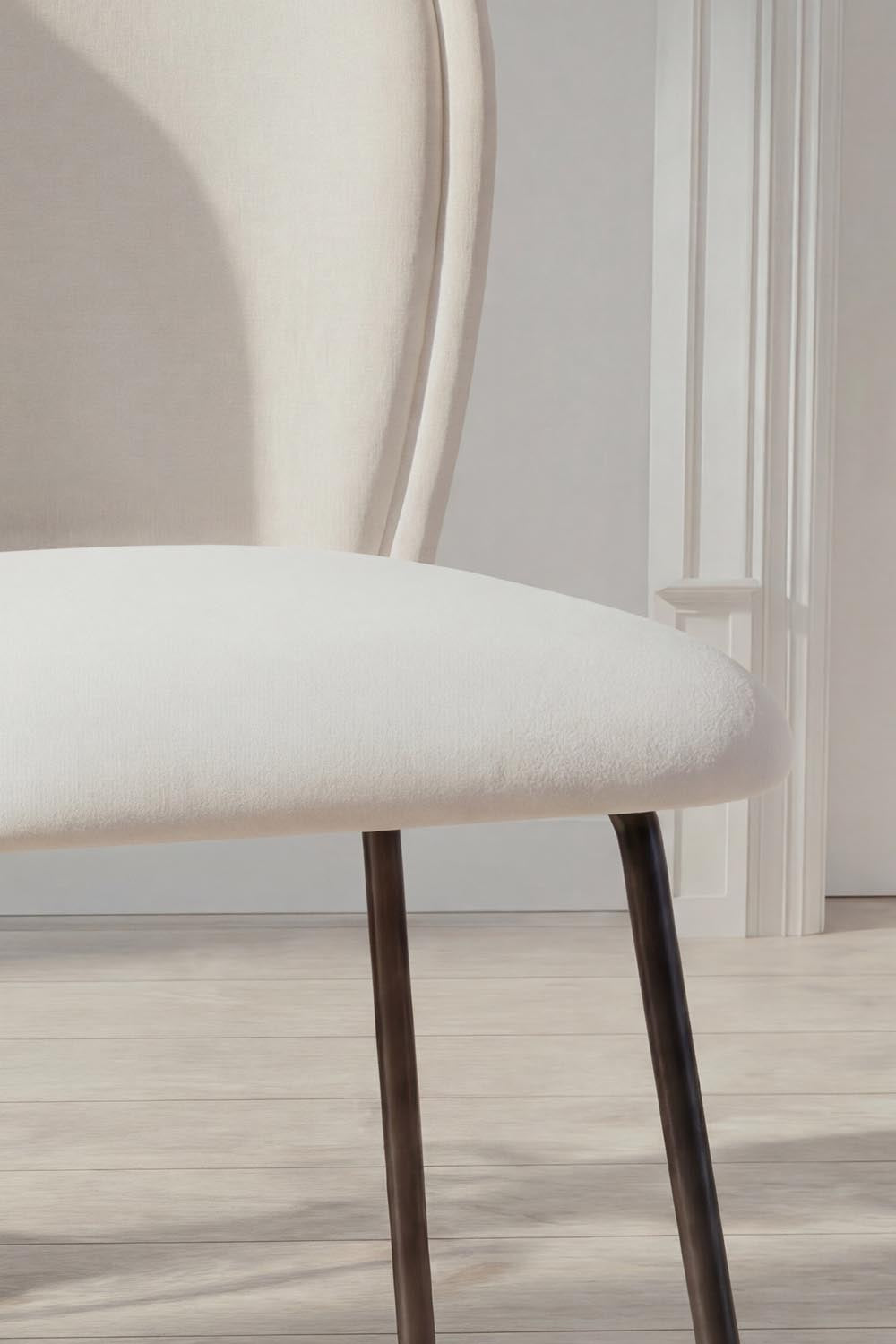 Esszimmerstuhl Carl in Cream präsentiert im Onlineshop von KAQTU Design AG. Gartenstuhl mit Armlehnen ist von Venture Home