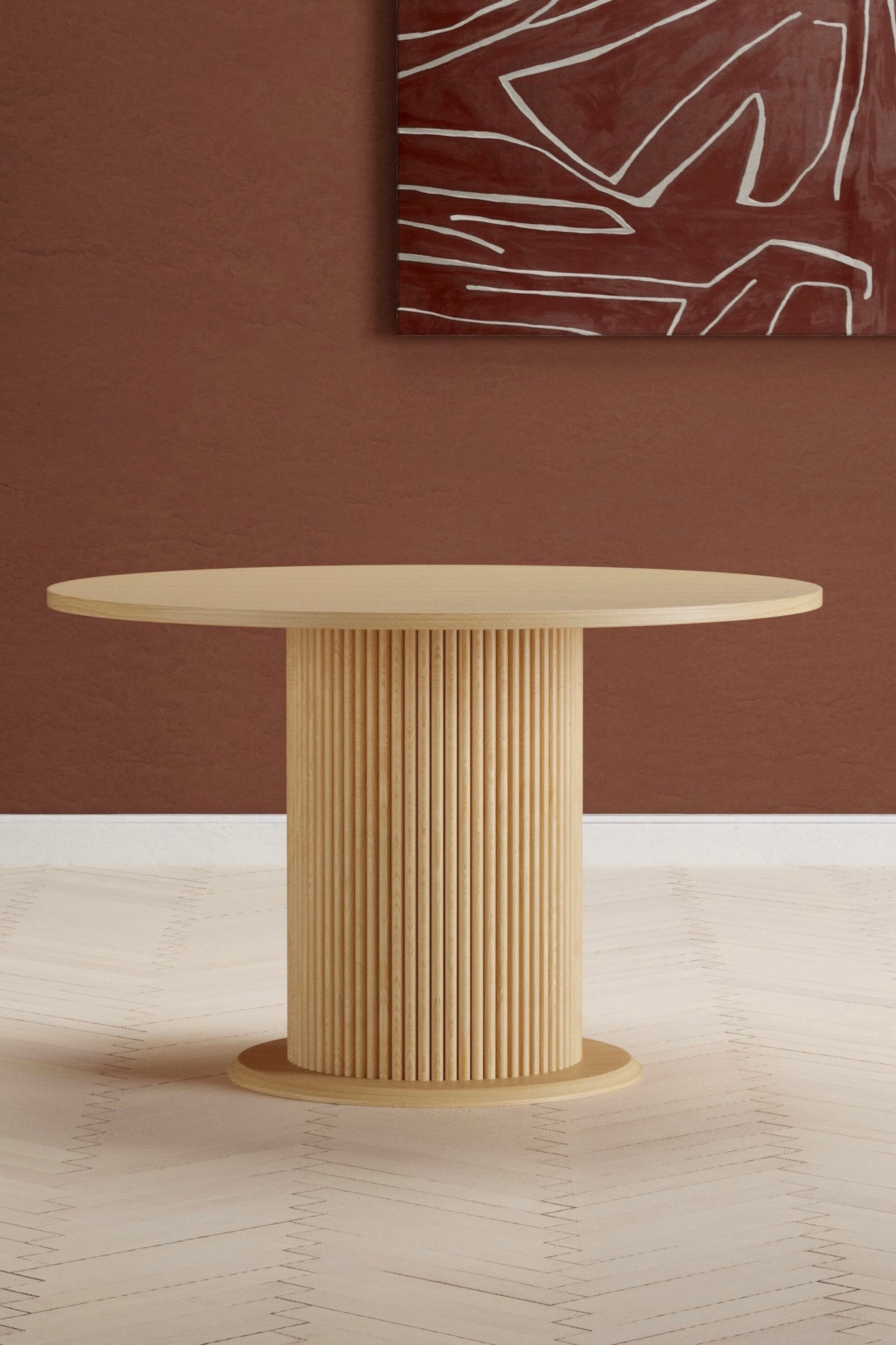 Reko Round Esstisch in Natur präsentiert im Onlineshop von KAQTU Design AG. Gartentisch ist von Venture Home