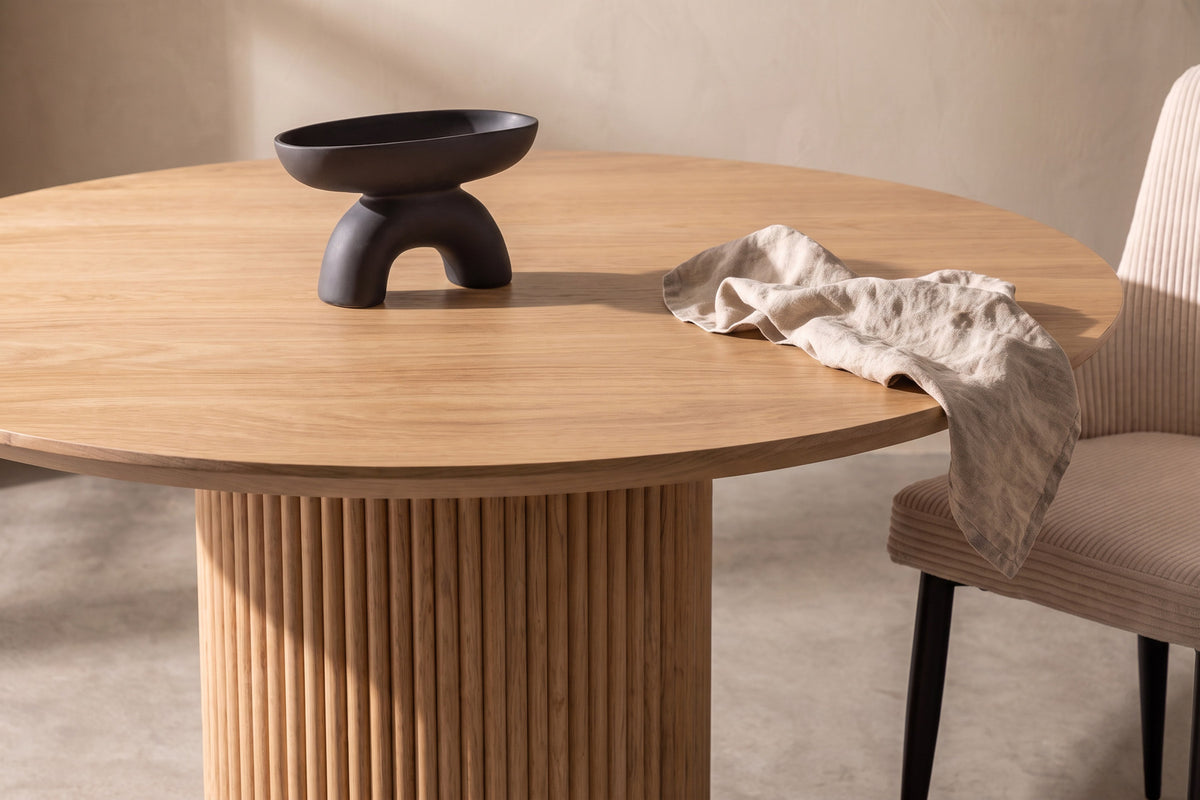 Reko Round Esstisch in Natur präsentiert im Onlineshop von KAQTU Design AG. Esstisch ist von Venture Home