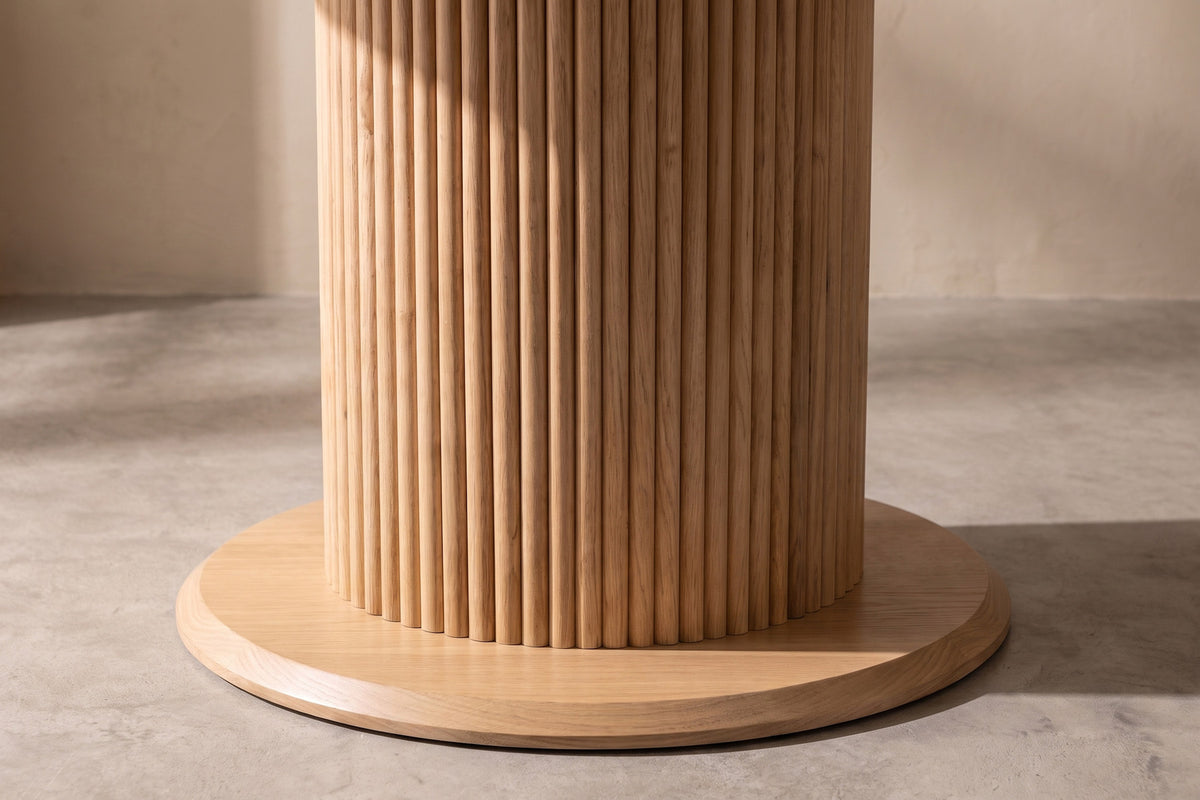 Reko Round Esstisch in Natur präsentiert im Onlineshop von KAQTU Design AG. Esstisch ist von Venture Home