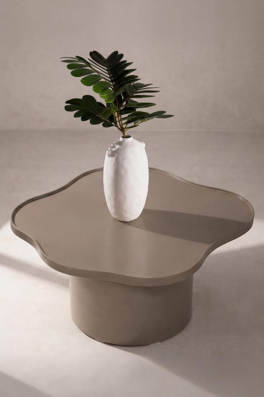 Ilse Couchtisch in Braun präsentiert im Onlineshop von KAQTU Design AG. Beistelltisch ist von Venture Home