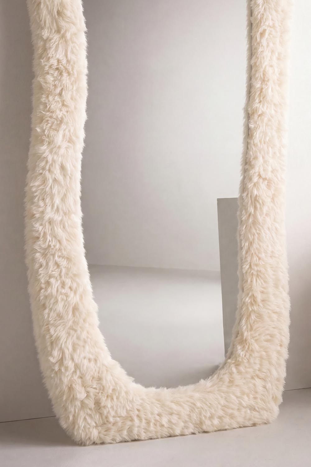 Mirza Large Mirror in Beige präsentiert im Onlineshop von KAQTU Design AG. Spiegel ist von Venture Home