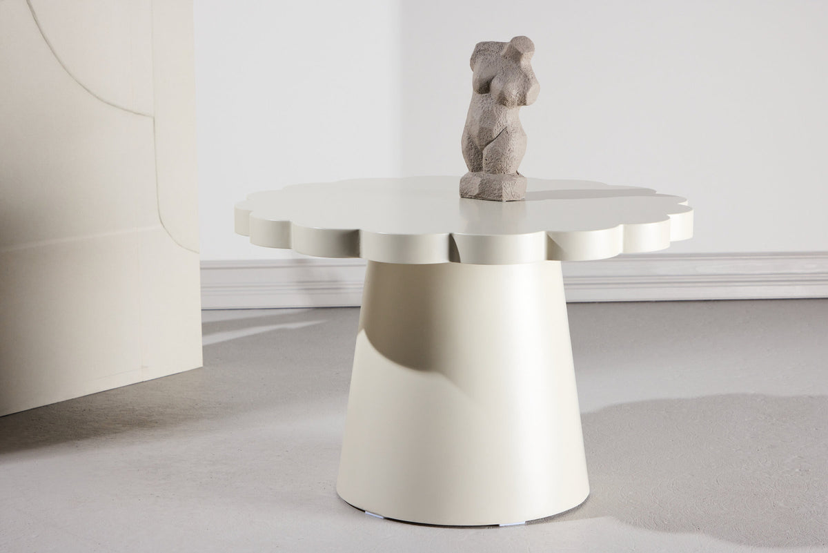 Krull Sofatisch in Beige präsentiert im Onlineshop von KAQTU Design AG. Beistelltisch ist von Venture Home