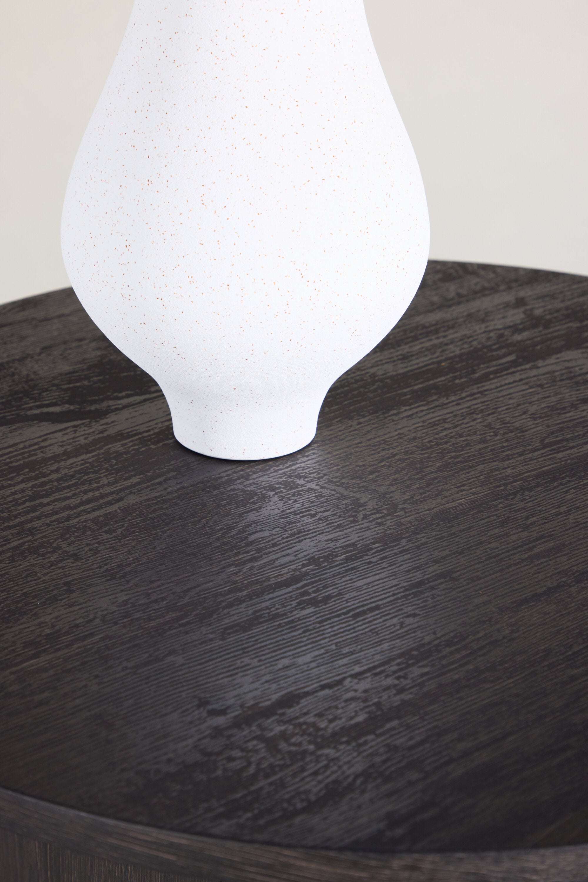 Tekla Sofatisch in Schwarz präsentiert im Onlineshop von KAQTU Design AG. Beistelltisch ist von Venture Home