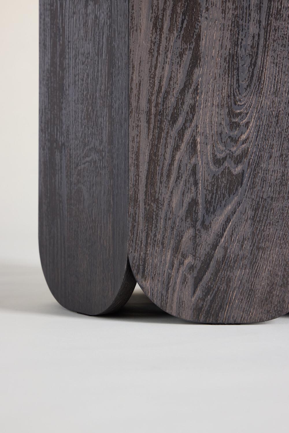 Tekla Sofatisch in Schwarz präsentiert im Onlineshop von KAQTU Design AG. Beistelltisch ist von Venture Home