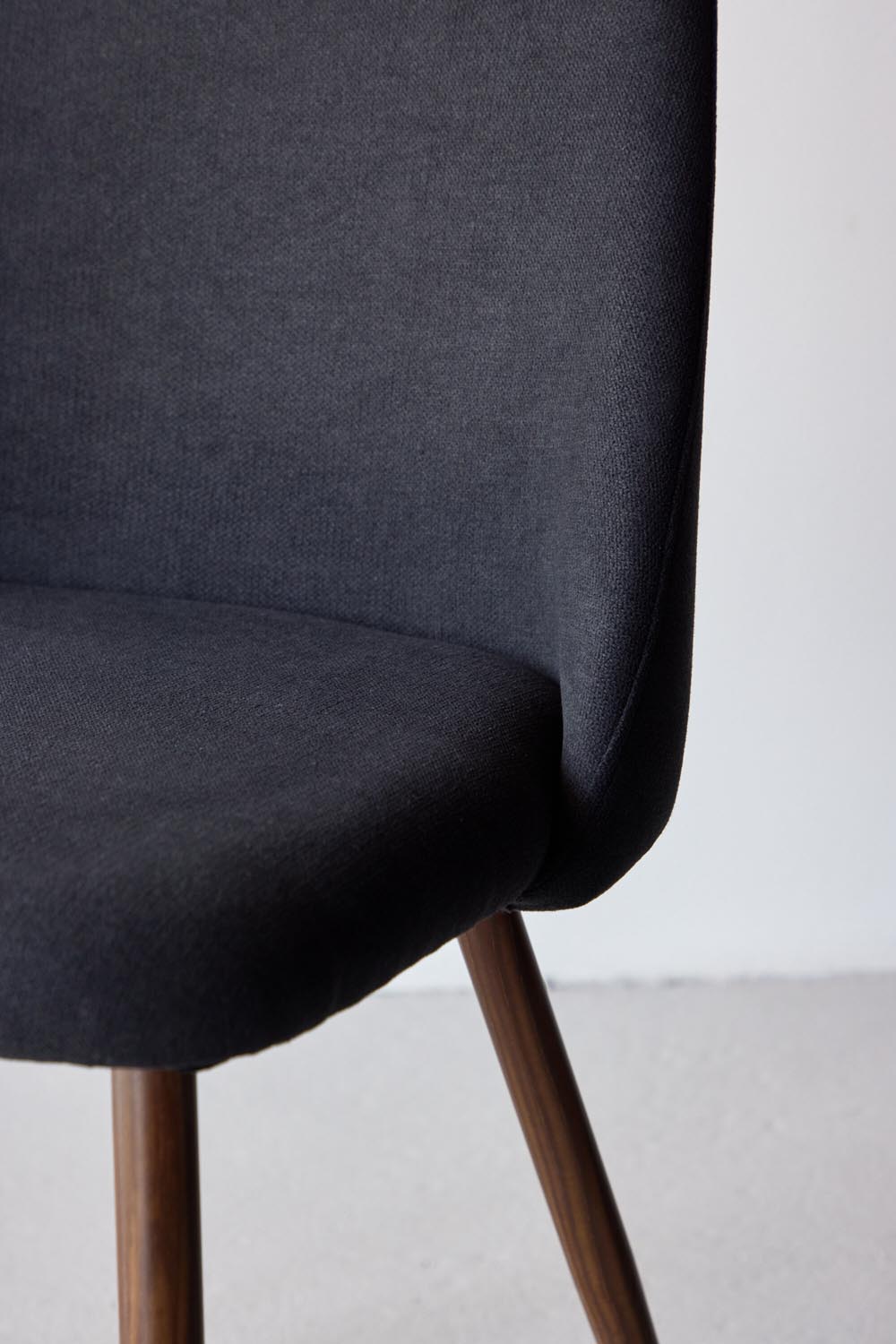 Night Esszimmerstuhl in Schwarz präsentiert im Onlineshop von KAQTU Design AG. Stuhl ist von Venture Home
