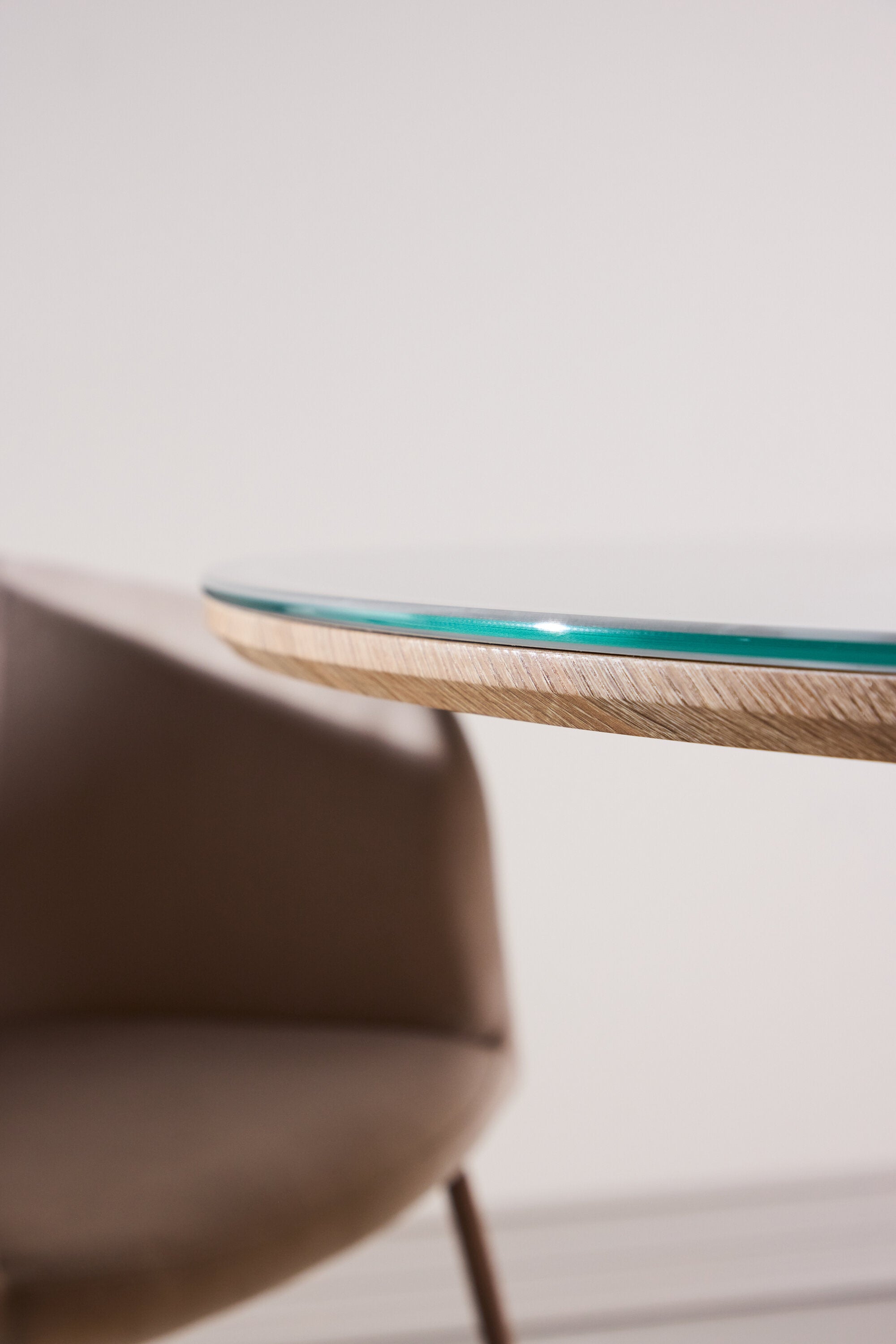 Härön Round Esstisch in Weiss präsentiert im Onlineshop von KAQTU Design AG. Gartentisch ist von Vind