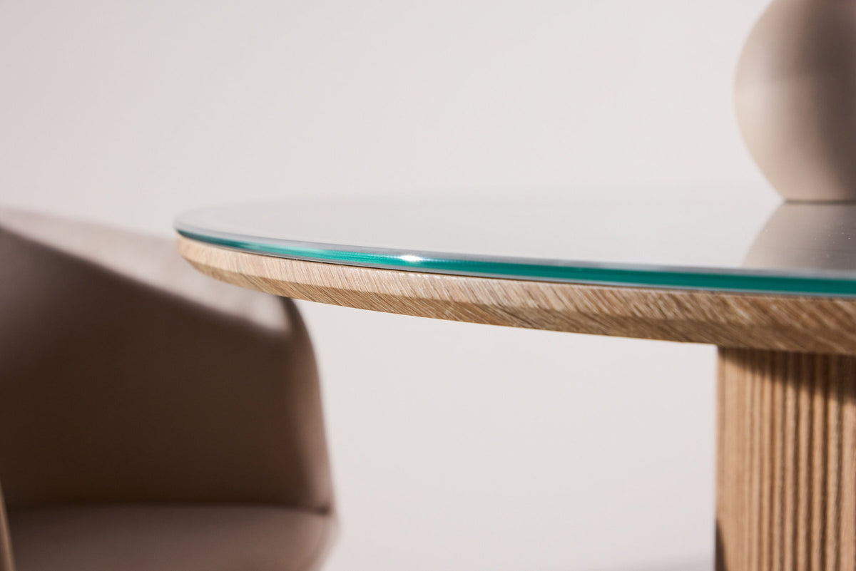 Härön Round Esstisch in Weiss präsentiert im Onlineshop von KAQTU Design AG. Esstisch ist von Vind