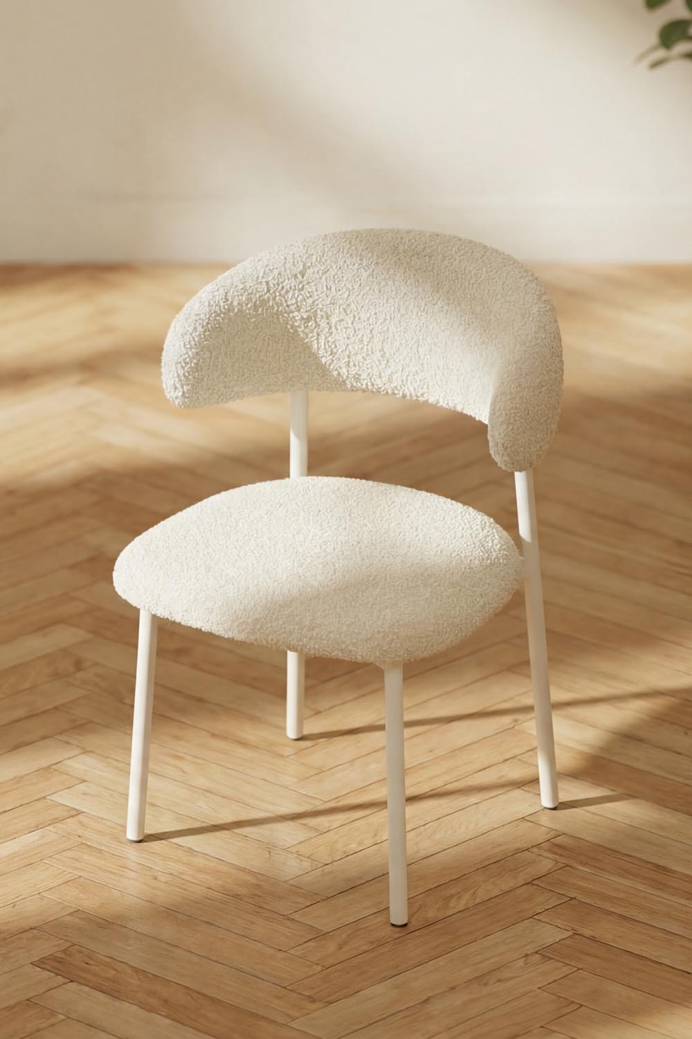 Lillholmen Esszimmerstuhl in Beige präsentiert im Onlineshop von KAQTU Design AG. Gartenstuhl mit Armlehnen ist von Vind