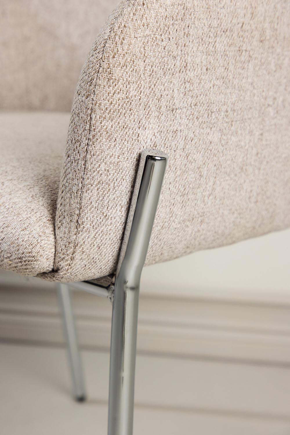 Vätö Esszimmerstuhl in Beige präsentiert im Onlineshop von KAQTU Design AG. Gartenstuhl mit Armlehnen ist von Vind