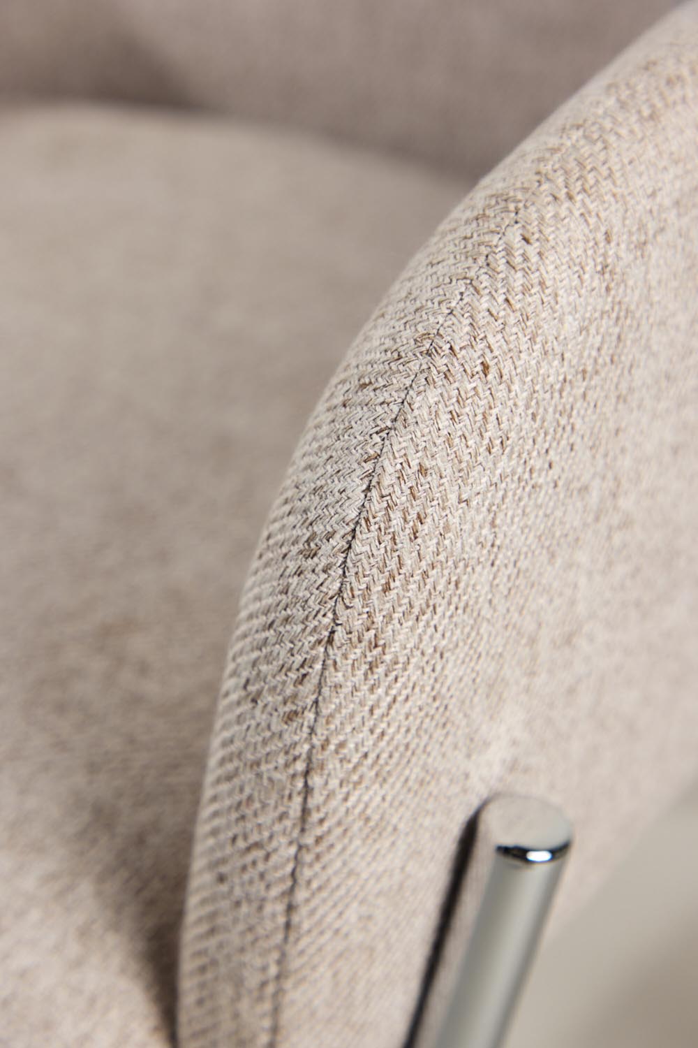 Vätö Esszimmerstuhl in Beige präsentiert im Onlineshop von KAQTU Design AG. Gartenstuhl mit Armlehnen ist von Vind