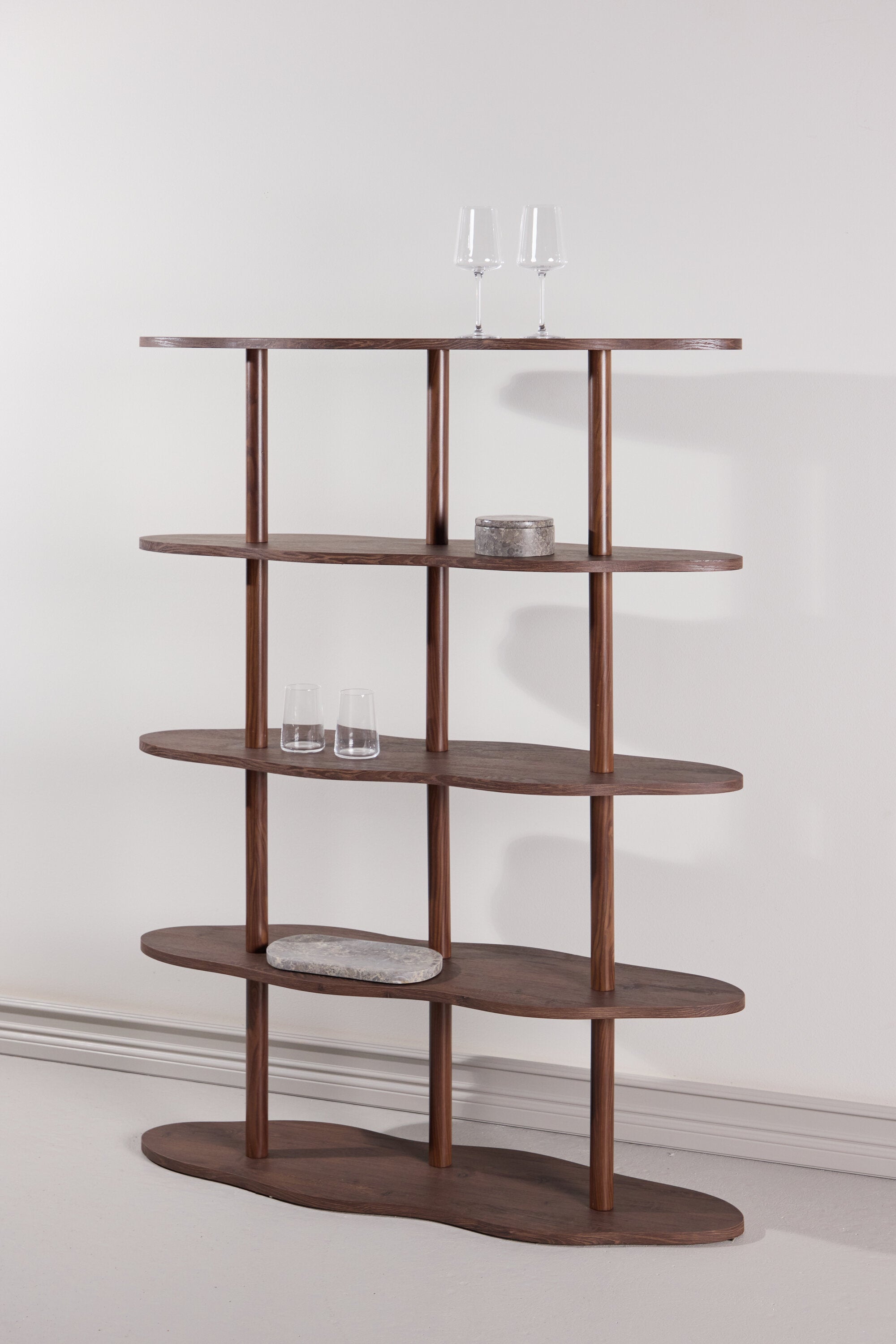 Moln Regal in Mokka präsentiert im Onlineshop von KAQTU Design AG. Standregal ist von Vind