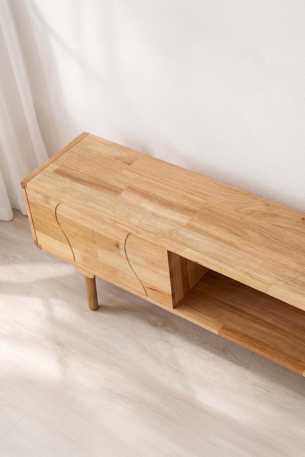 Skärhamn Schrank in Natur präsentiert im Onlineshop von KAQTU Design AG. Cabinet ist von Vind