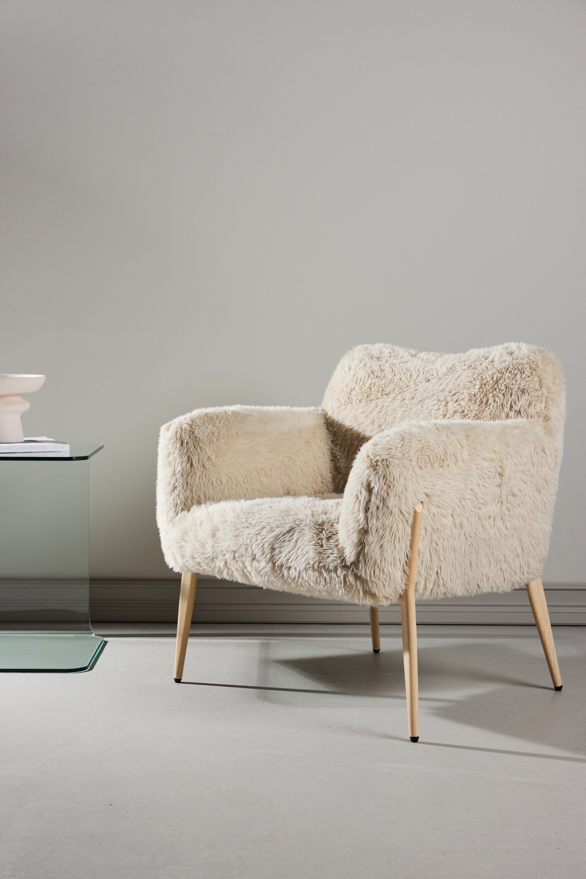 Zenzi Sessel in Beige präsentiert im Onlineshop von KAQTU Design AG. Sessel mit Armlehnen ist von Venture Home