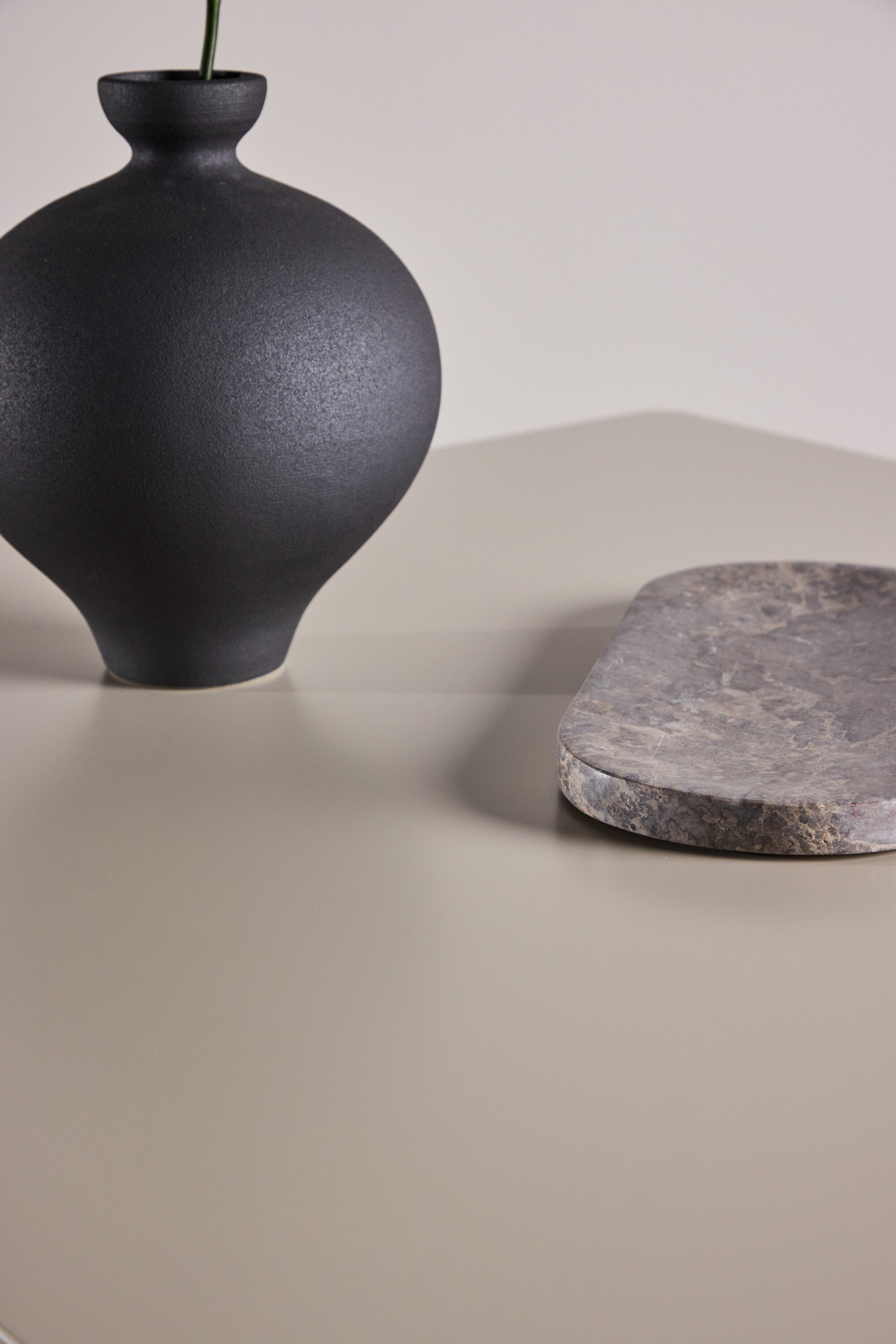 Tisch Lanzi in Beige präsentiert im Onlineshop von KAQTU Design AG. Gartentisch ist von Venture Home